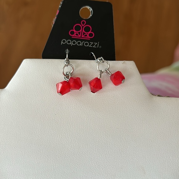 Red and silver short necklace - Picture 2 of 3